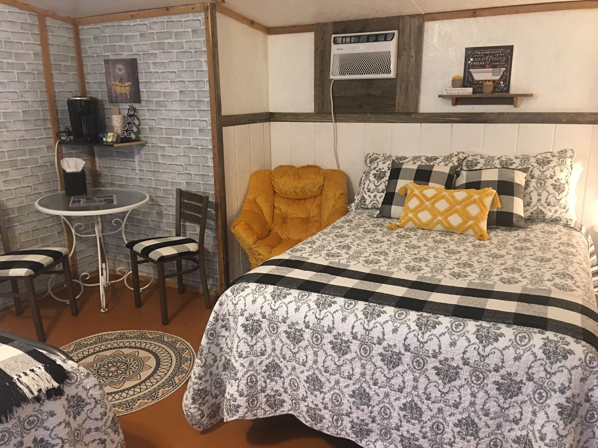 Insta-worthy Frontier Suite w/Full Bath Tub & WIFI
