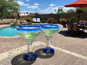 Alberca al aire libre y alberca climatizada