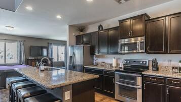 Coffee/tea maker, fridge, microwave, oven