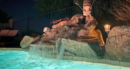 Private Heated Pool - pool heat incl'd, Fire-pit, Pool Table, Bar, Dog-friendly!