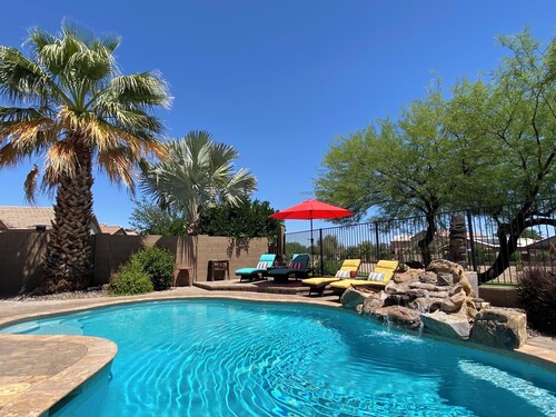 Private Heated Pool - pool heat incl'd, Fire-pit, Pool Table, Bar, Dog-friendly!
