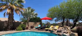 Private Heated Pool - pool heat incl'd, Fire-pit, Pool Table, Bar, Dog-friendly!