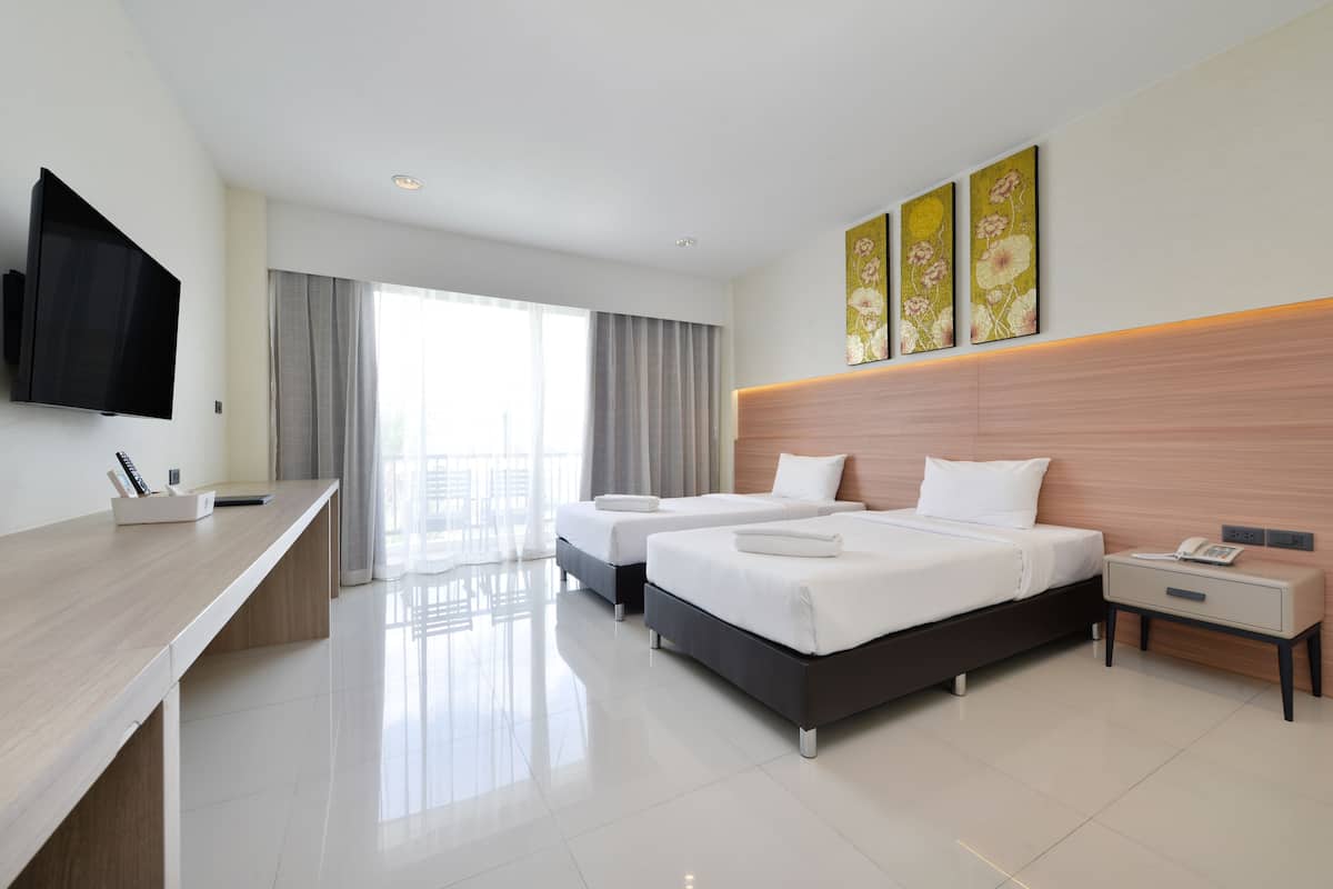 Deluxe Pool View | Minibar, desk, free WiFi, bed sheets