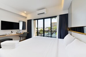 Minibar, escritorio, wifi gratis y ropa de cama