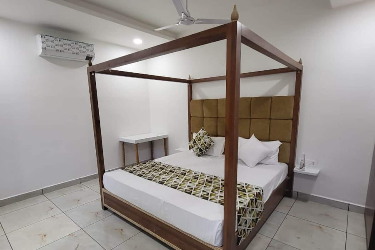 Deluxe Double Room | Premium bedding, minibar, desk, blackout drapes