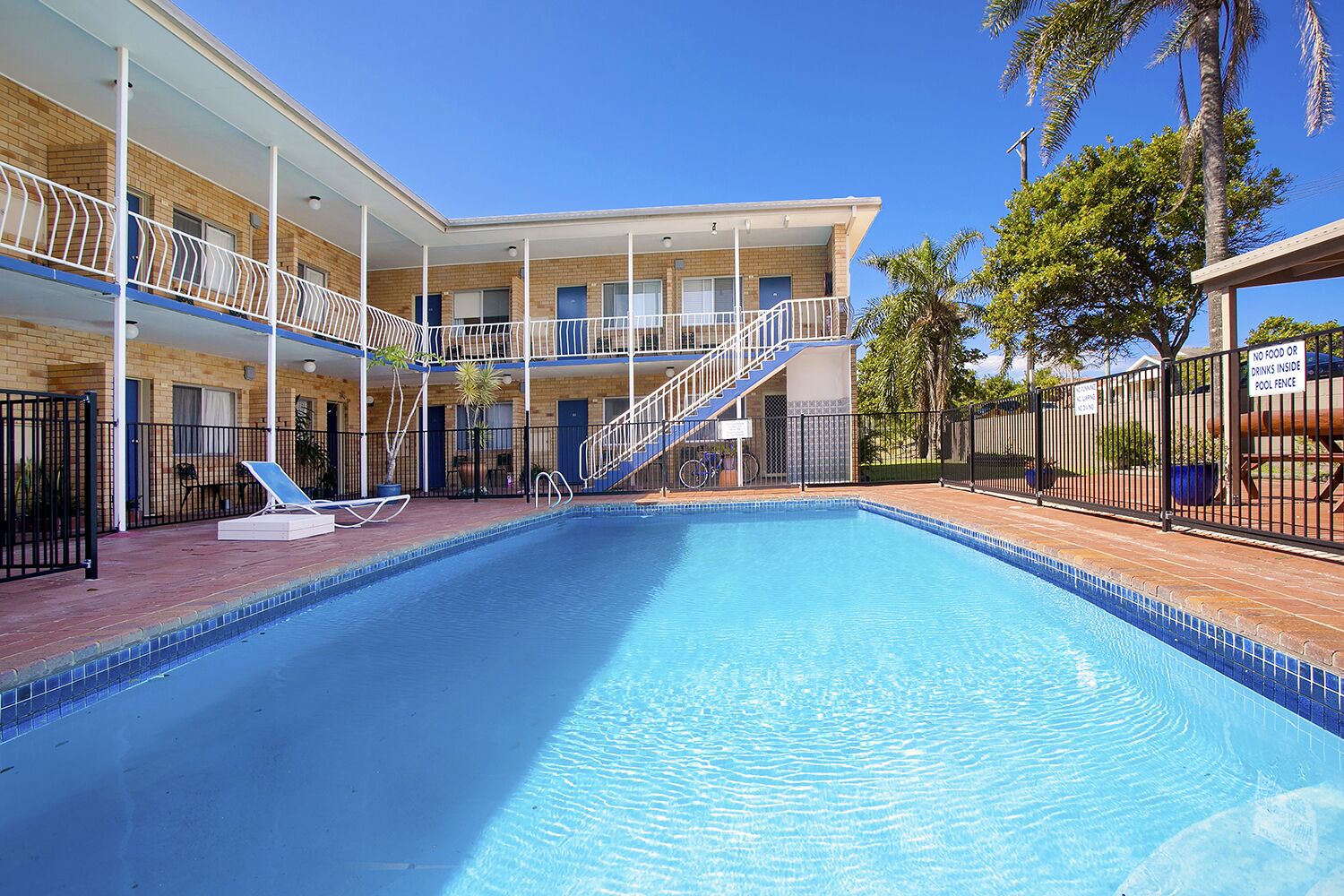 حمّام سباحة خارجي