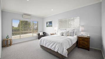 3 bedrooms, bed sheets