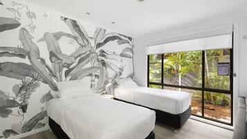 1 bedroom, bed sheets