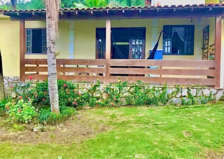 Exterior. Big Island Longa Beach.