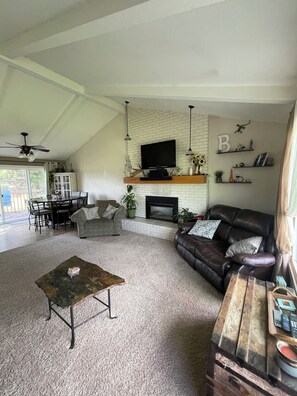 Smart TV, fireplace, DVD player, books
