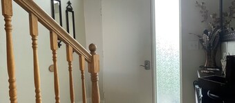 3 peaceful acres: big sky & mountain views, wildlife, farm life; minutes to town