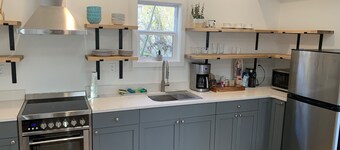 Cozy studio - easy access to all West Seattle has to offer!