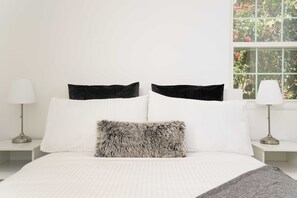 2 Schlafzimmer, Zimmersafe, Schreibtisch, Bügeleisen/Bügelbrett