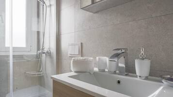 Bathtub, hair dryer, towels