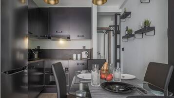 Coffee/tea maker, fridge, microwave, oven