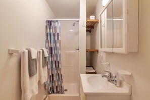 Shower, hair dryer, towels, soap - Clean&Cozy 1BR Apt5 w/Full Kitchen & Bathroom (Ellsworth)