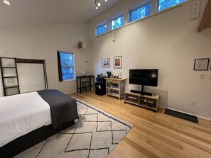 1 bedroom, iron/ironing board, travel cot, free WiFi