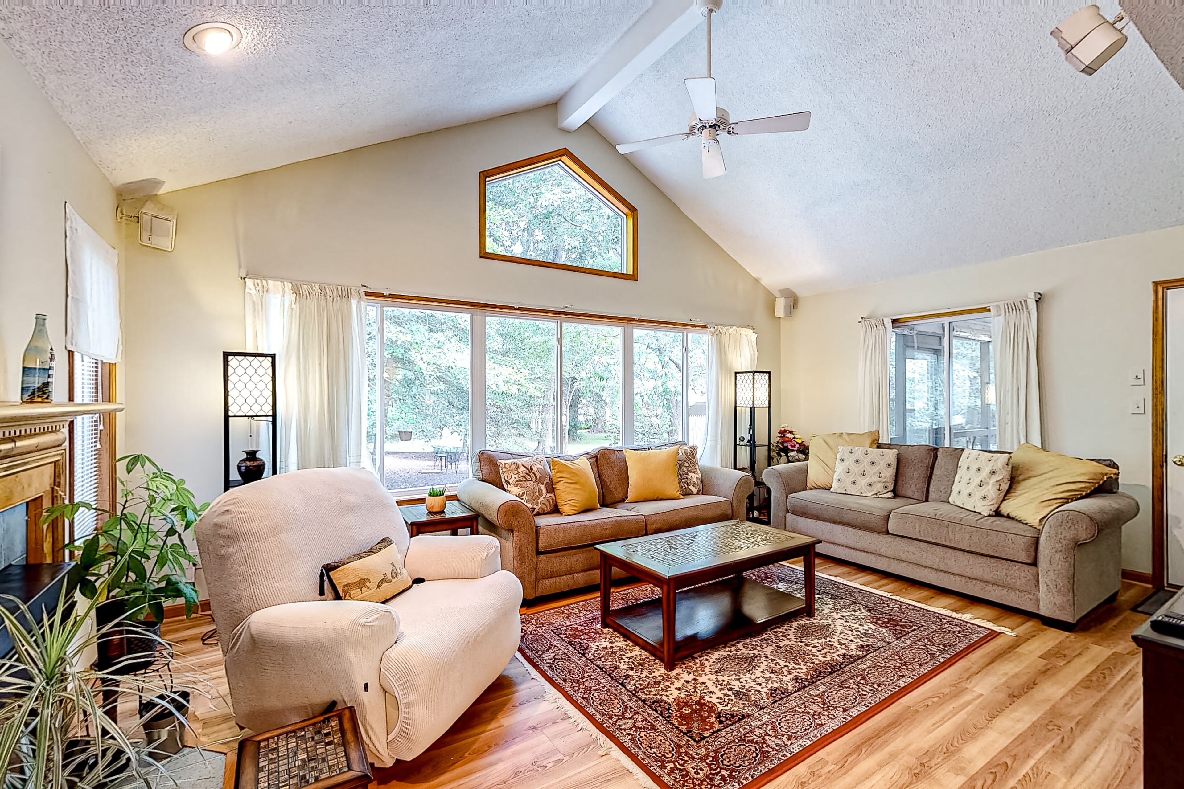 Home with central AC, gas fireplace, washer/dryer, firepit, & shared pools