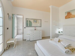 4 Schlafzimmer, Bügeleisen/Bügelbrett, Internetzugang, Bettwäsche
