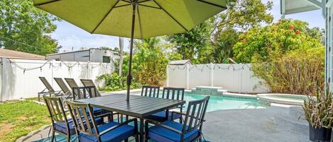 تناول الطعام بالخارج