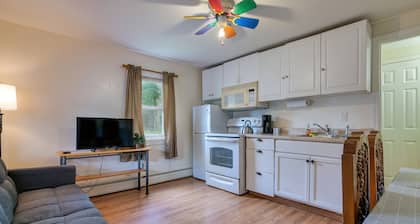 Clean & Cozy 1BR Apt#6 w/Full Kitchen & Private Bath