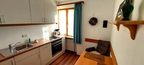 Kühlschrank, Ofen, Herdplatte, Geschirrspüler