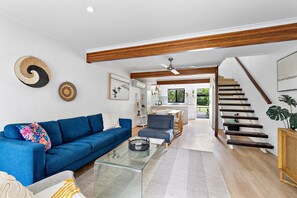 TV - Unit 13 - Stylish Townhouse, private courtyard walk to beach (Noosaville)