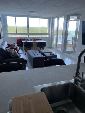 Smart TV - Millionaire View Suite (Fajardo)