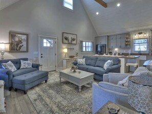 Smart TV - Mins to Blue Ridge Fire Pit Fully Fenced Backyard Perfect for Pets WineriesClose (Ellijay)