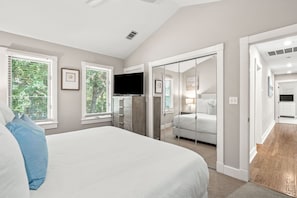5 bedrooms, WiFi, bed sheets