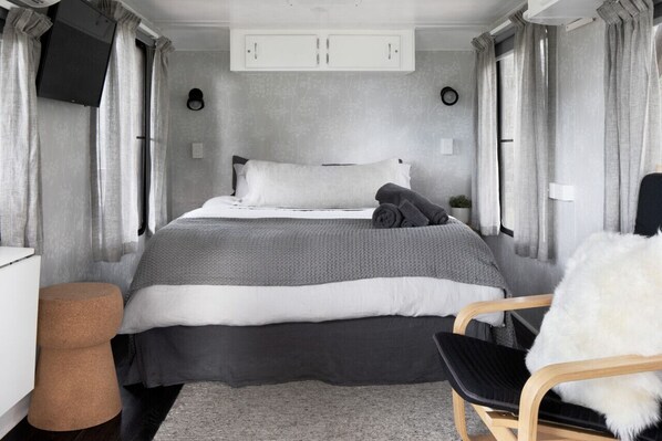 1 habitación, escritorio, wifi gratis y ropa de cama