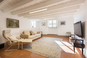 TV - Santo Spirito View in Florence by Mmega (Firenze)