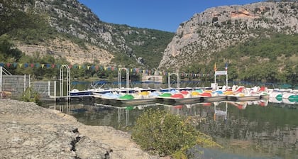 Peaceful Provencal country house near the Verdon lakes and gorges<br>Open year-round