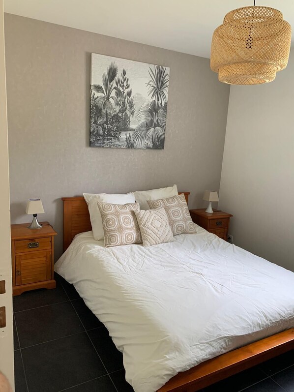 2 bedrooms, iron/ironing board, WiFi, bed sheets