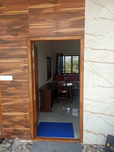 Ideal Cool Calm Room  for Couples & Individuals with kitchenette