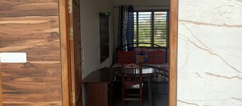 Ideal Cool Calm Room  for Couples & Individuals with kitchenette