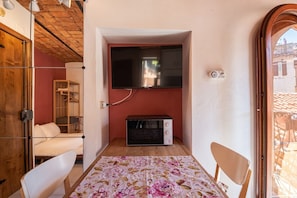 Unclassified image, 5 of 27, button