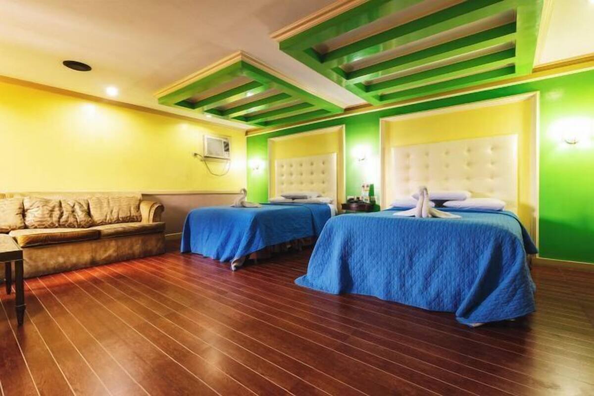 1 Schlafzimmer, Schreibtisch, laptopgeeigneter Arbeitsplatz