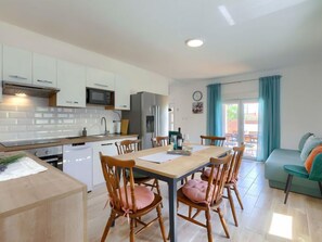 Kühlschrank, Mikrowelle, Ofen, Geschirrspüler