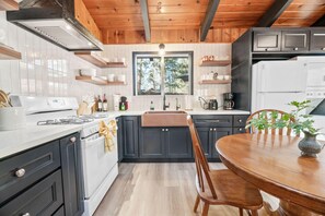 Casa, 2 habitaciones | Cocina privada