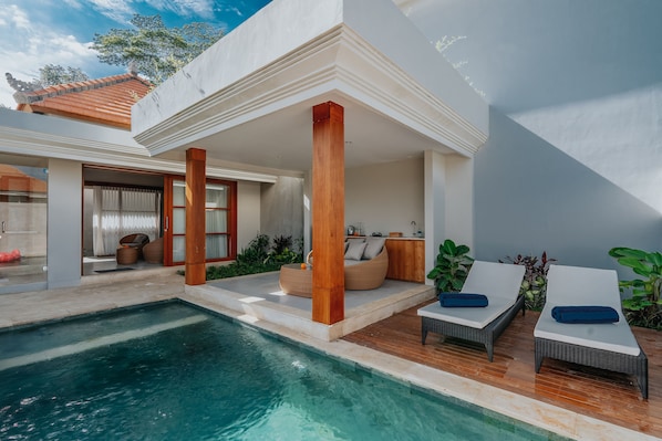 Luxury Villa | Living area | 32-inch LED TV with cable channels, TV - Arta Private Villa (Ubud)