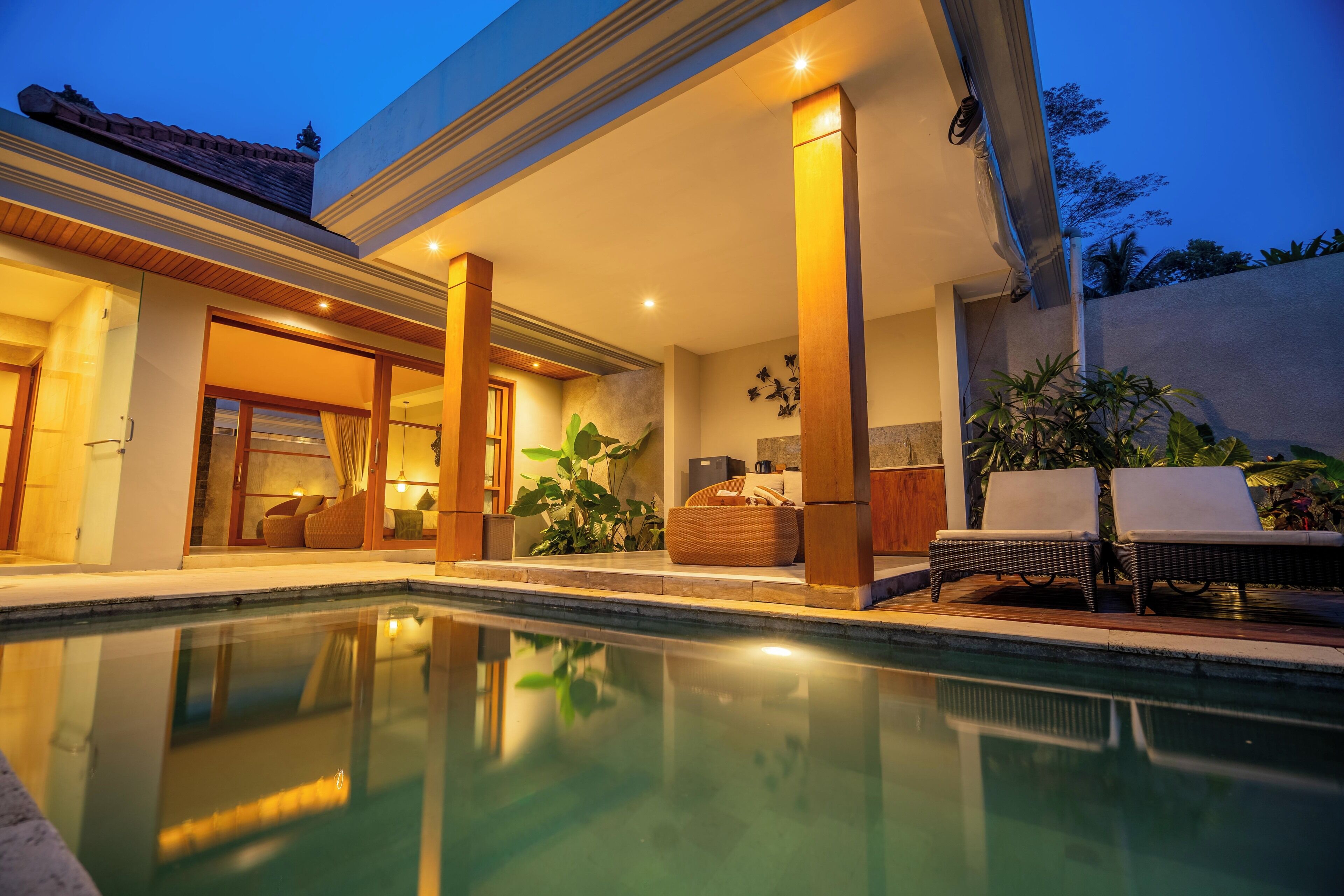 Fachada de la propiedad por la tarde o noche