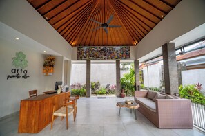 Khu tiếp khách ở sảnh