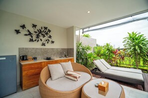 Mini-fridge, microwave, stovetop, electric kettle - Arta Private Villa (Ubud)