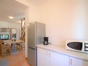 Kühlschrank, Ofen, Kochgeschirr/Geschirr/Besteck, Gefrierschrank