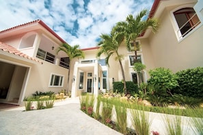 Villa, Smoking | 7 bedrooms