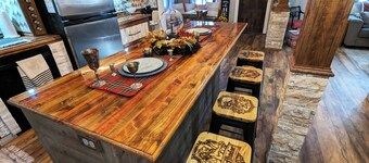 Enjoy relaxing comfort in this uniquely designed home - 5min from Frontier Park