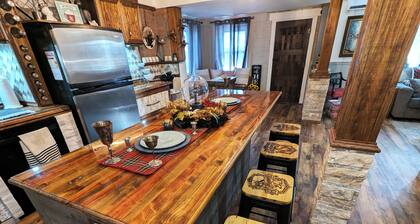 Enjoy relaxing comfort in this uniquely designed home - 5min from Frontier Park