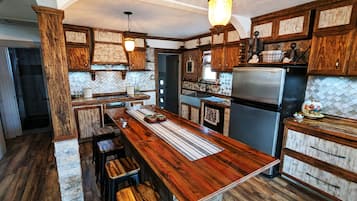Refrigerador, microondas, horno, placa de cocina