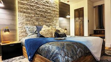 3 bedrooms, desk, iron/ironing board, free WiFi